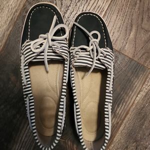 Croft & Barrow Women slip on loafers.